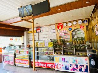 Hotel Shreenath Kathiyawadi And Pure Veg Kathiyawadi Restaurant Udaipur - Udaipur - 5