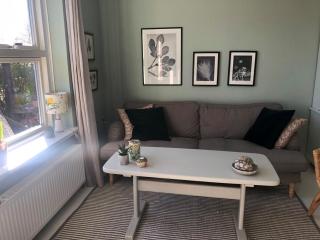 Stylish 3- bedroom Home with Garden & Terrace- Sleeps up to 6 guests - 9