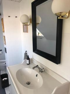 The Palm- Bright And Cozy 3- Bedroom Holiday Home With Private Terrasse & Garden, Brundby - 1