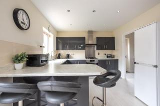 Boyton House Sleeps 14 Long Stays Parking Wi-Fi - Swindon - 0