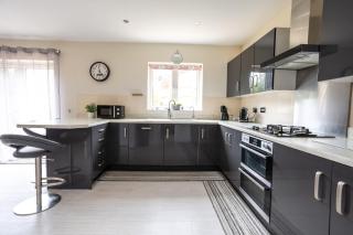 Boyton House Sleeps 14 Long Stays Parking Wi-Fi - Swindon - 8