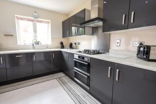 Boyton House Sleeps 14 Long Stays Parking Wi-Fi - Swindon - 9