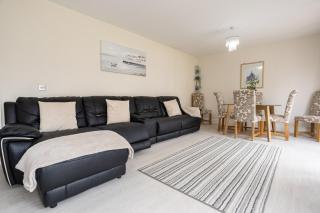 Boyton House Sleeps 14 Long Stays Parking Wi-Fi - Swindon - 2