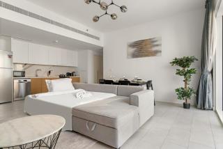 FIRST CLASS 1BR Stylish Beachfront Escape - 9
