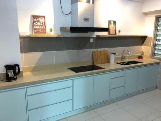 Palette & Pool Haven - 3