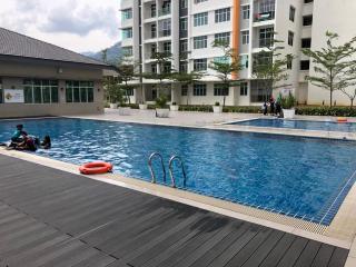Palette & Pool Haven - 2