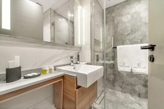 FIRST CLASS 2BR Pool View and near Dubai Mall - 5