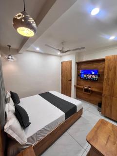 Hotel Skyland - Ahmedabad - 6