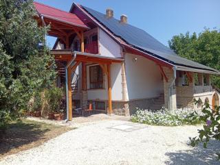 Hagyományőrző és múltidéző porta - Báta - 0