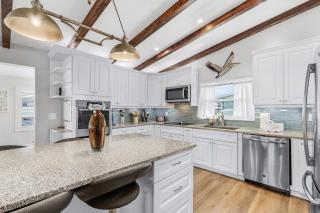 320 Bayland Breeze- Pet-friendly 2BR with Water Views! home - 6