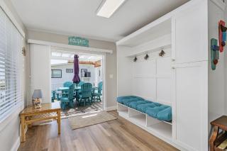 320 Bayland Breeze- Pet-friendly 2BR with Water Views! home - 2
