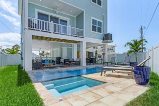 209 Seabreeze Escape- NEW Spacious 5-Bedroom Pool Home home - 0