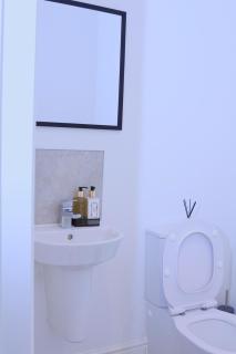 A beautiful spacious brand-new 3 Bed Guest house in Oxford City - 10mins walk to Oxford Hospitals - 7