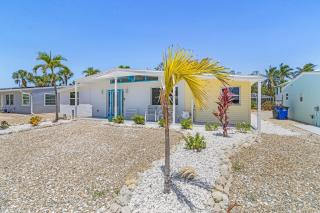 185 Hibiscus Hideaway- 3BR Home on FMB! home - 2