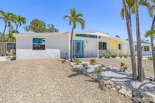 185 Hibiscus Hideaway- 3BR Home on FMB! home - 1
