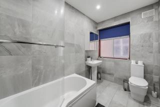 Big 4-Bed Home Great for Relocation & Work Crews - Londra - 6