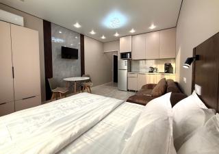 Квартира- студия Раимбек резиденс 18-1 & питьевая вода в подарок - 0