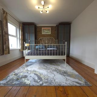 Luxury 3 Double Bedroom Property in South East London - 1