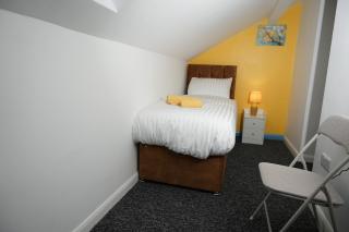 6Bed Home in Bolton Ideal for Contractors & Groups - Farnworth - 2