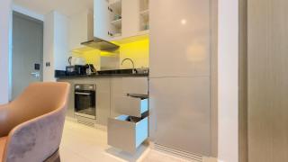 Stunning Bay View Studio in Center of Dubai - 4
