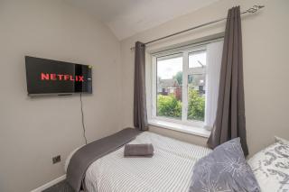 Contractor & Family Full House NEC Bhm Airport Netflix Coffee - Olton - 6