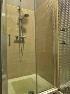 Near City-Birkenhead rooms for 3 - 6