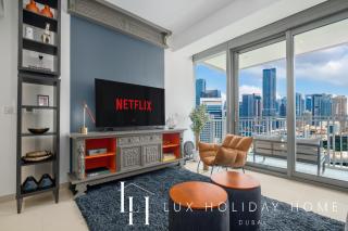 LUX 52 42 Deluxe Marina View Suite 3 - 4