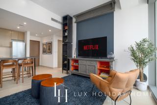 LUX 52 42 Deluxe Marina View Suite 3 - 8