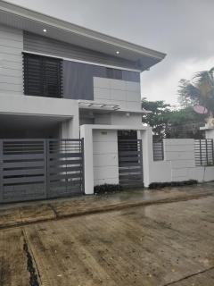US 1975 monthly for furnished HOUSE and brand new CAR in Exclusive Neighborhood - Iloilo City - 0