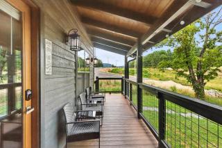 Mountain Cabin Getaway Jacuzzi & Stunning Views cabin - 3