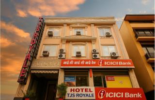 Hotel TJS Royale, Karol Bagh, 2 Mins from Metro - New Delhi - 1