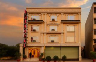 Hotel TJS Royale, Karol Bagh, 2 Mins from Metro - New Delhi - 3