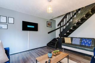 Stylish home - 5G wifi - FREE off-road parking - Sleeps 7 - 4
