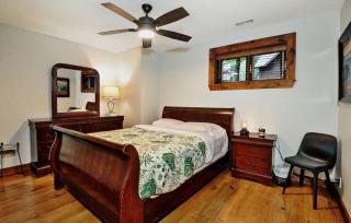 Beautiful 5 Bedroom Chalet for Rent in Stoneham - 1