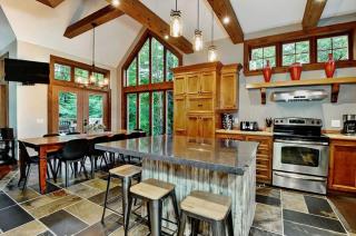 Beautiful 5 Bedroom Chalet for Rent in Stoneham - 7