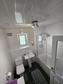 Spacious 2-bedroom apartment! - Edinburgh - 2
