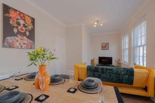 Beachfront, 2-bedroom, Sleeps 5, long stays - Brighton & Hove - 9