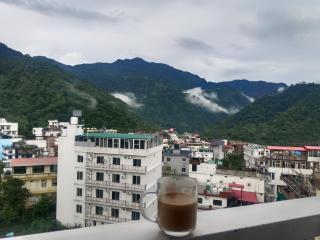 Ima Ganga Hotel - Aesthetic, Quite Mountain View Rooms In Upper Tapovan with netflix, free airport pickup for 7 or more nights booking - 3