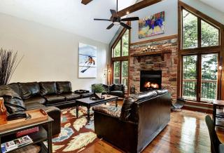 Beautiful 5 Bedroom Chalet for Rent in Stoneham - 0