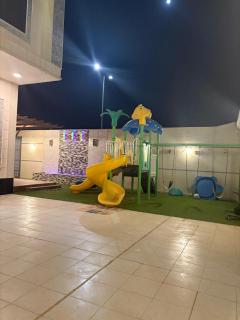 شقة مريحة صالة غرفتي نوم حديقة - 9