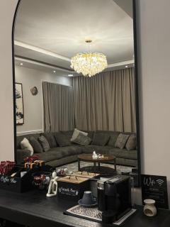 شقة مريحة صالة غرفتي نوم حديقة - 8