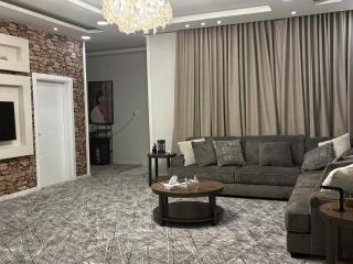 شقة مريحة صالة غرفتي نوم حديقة - 4