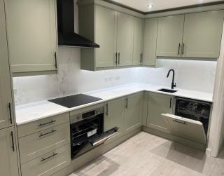 Rose Mews, Newly Refurbed Modern Interior with Garden - Edmonton - 7