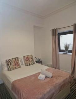 Room 2 - Beachfront - Swansea - 9