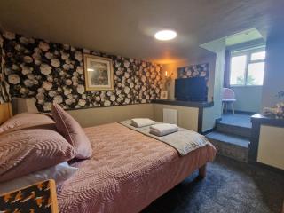 Goonearl Simply Stay - Scorrier - 1