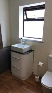Room 1 - Beachfront - Swansea - 2