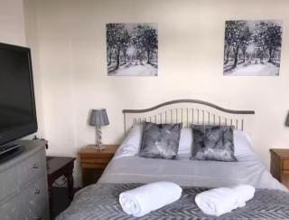 Room 1 - Beachfront - Swansea - 1