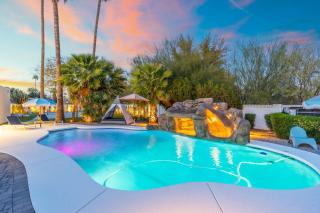 New Tropical Vibe Villa By The Glam Homes - Phoenix - 9