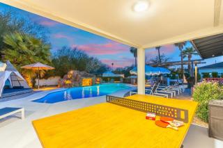 New Tropical Vibe Villa By The Glam Homes - Phoenix - 8