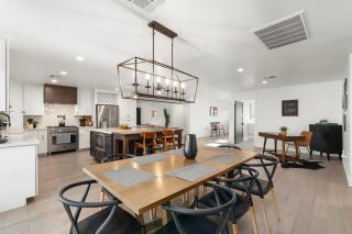 New Tropical Vibe Villa By The Glam Homes - Phoenix - 2